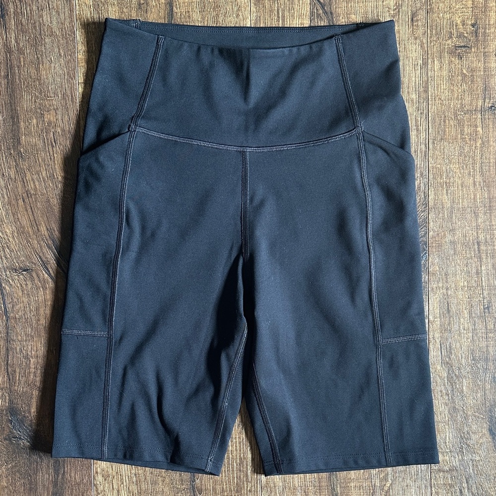 Girlfriend Collective Black Bike Shorts with Pockets. Size Medium.